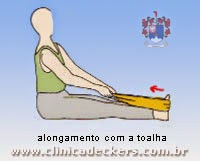 Alongamento com a toalha