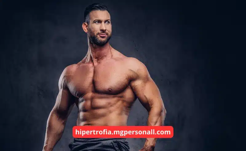 homem musculoso e definido que pratica musculação - quantas séries por grupo muscular para hipertrofia